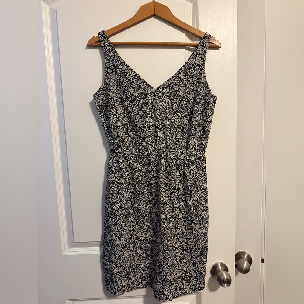 LOFT Black and Cream Floral Sleeveless V-Neck Mini Dress Size 2